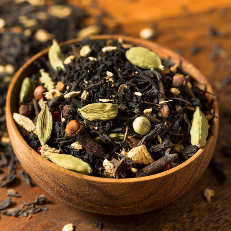 Cuenco con té negro y especias